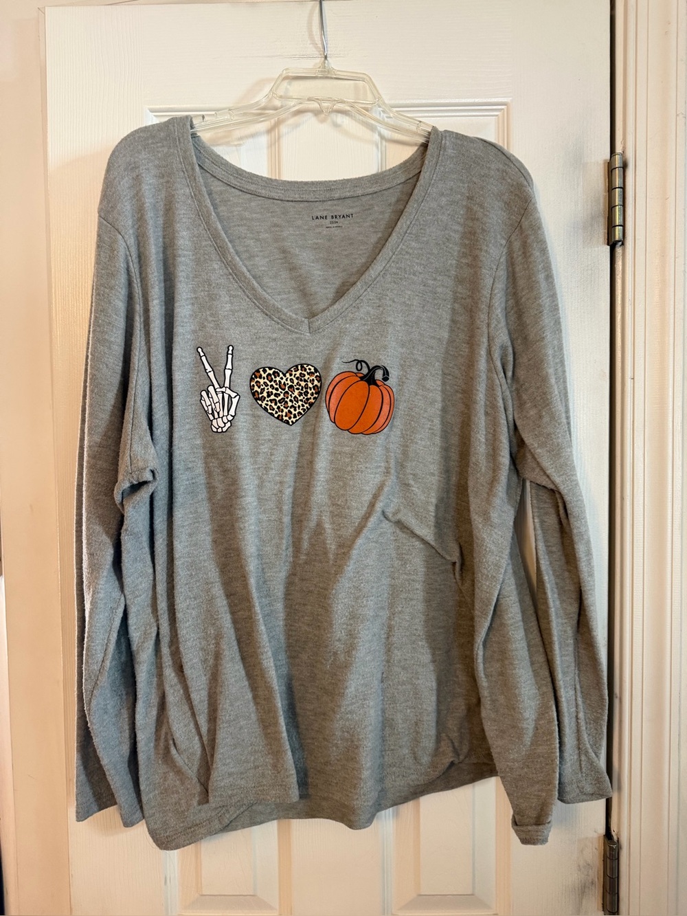 Lane Bryant Gray V-Neck Graphic Sweatshirt - Peace Heart Pumpkin